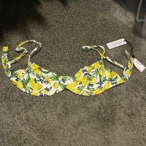 #NWT WEWOREWHAT bikini top size medium 🍋